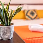 Karol Apartahotel