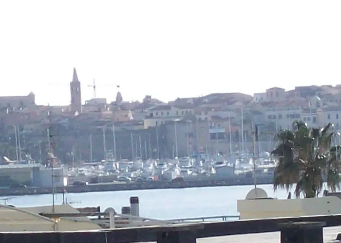 卡洛尔之家沃卡泽酒店 3* 阿尔盖罗