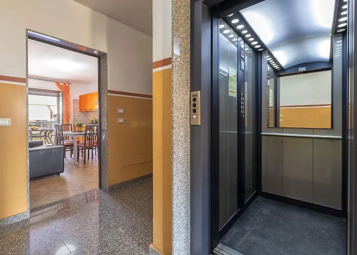 卡洛尔之家沃卡泽酒店 3*